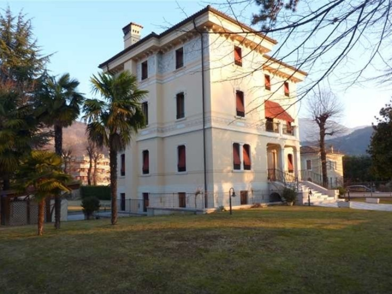 Villa in Vendita a Vittorio Veneto - 974mq
